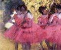 Dancers in pink between the scenes2
