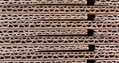 Double walled corrugated cardboard with two layers of corrugation